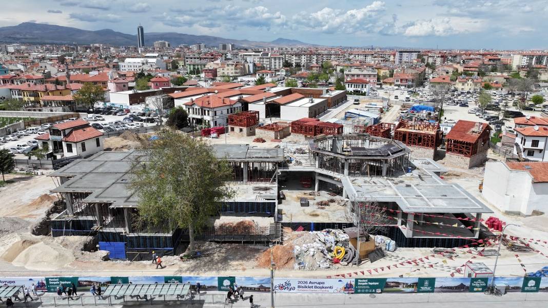 Türbe arkasında hummalı çalışma! İşte kare kare Mevlevi Dergahı'nda son durum 7